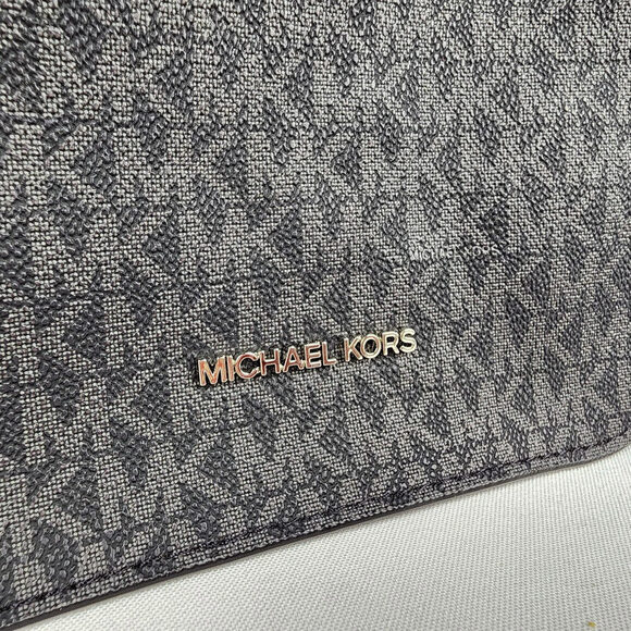 Michael Kors Briley Small Messenger Crossbody Signature Handbag - Picture 2 of 10